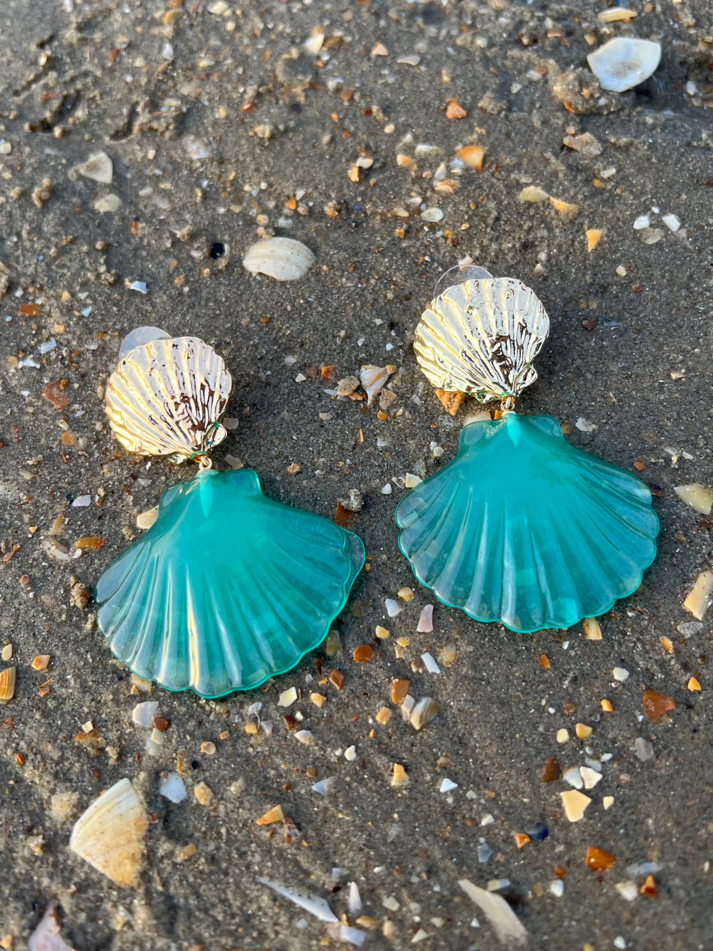 SEASHELL - Clam Earrings - Gold