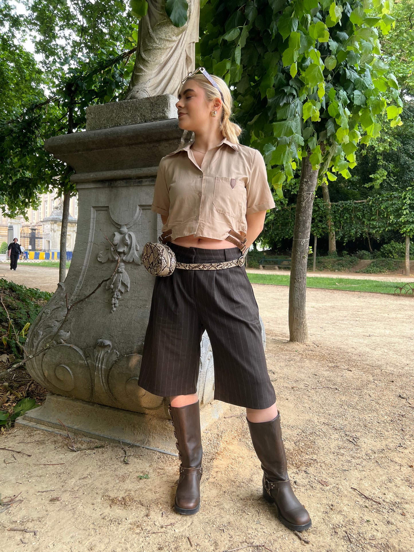 JUDY - Cropped Belt Shirt