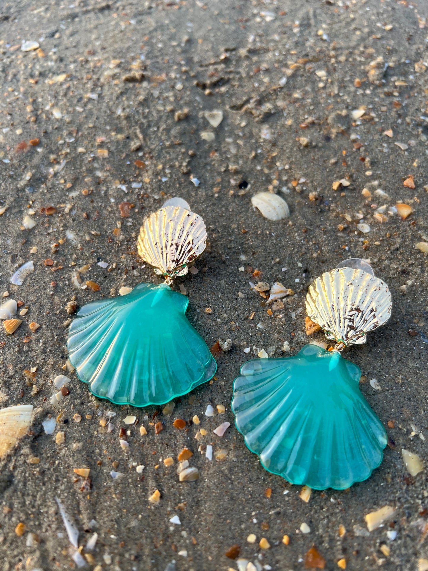 SEASHELL - Clam Earrings - Gold